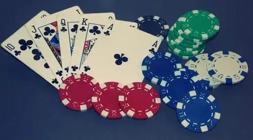 Antarmuka permainan dadu di aplikasi horaspoker